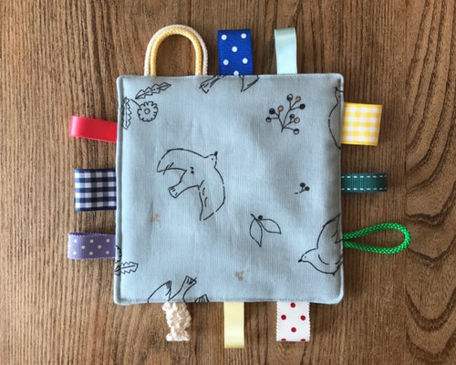 カシャカシャおもちゃ】ふっくらタグハンカチ-2 おもちゃ・人形 marco