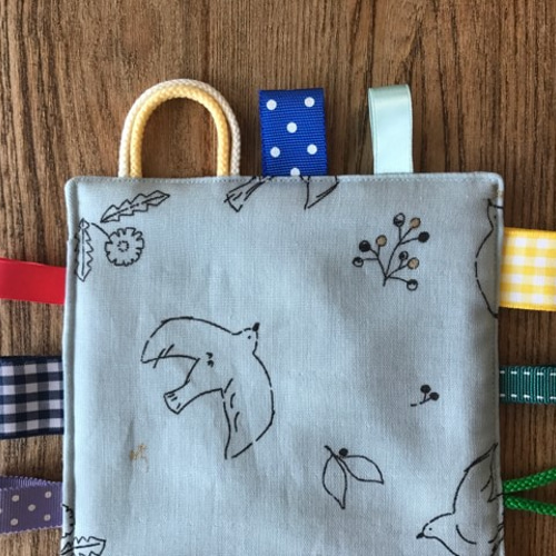 koromochi 様♡    カシャカシャおもちゃ カシャカシャおもちゃ】ふっくらタグハンカチ-2 おもちゃ・人形 marco