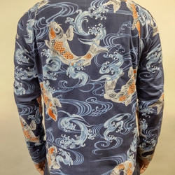 長袖和柄シャツ（荒波に鯉）紺 3枚目の画像