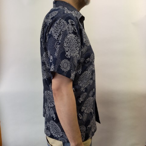 半袖木綿和柄シャツ（菊とうり坊） 2枚目の画像