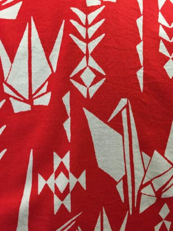 長袖和柄シャツ（折鶴模様）朱赤 4枚目の画像