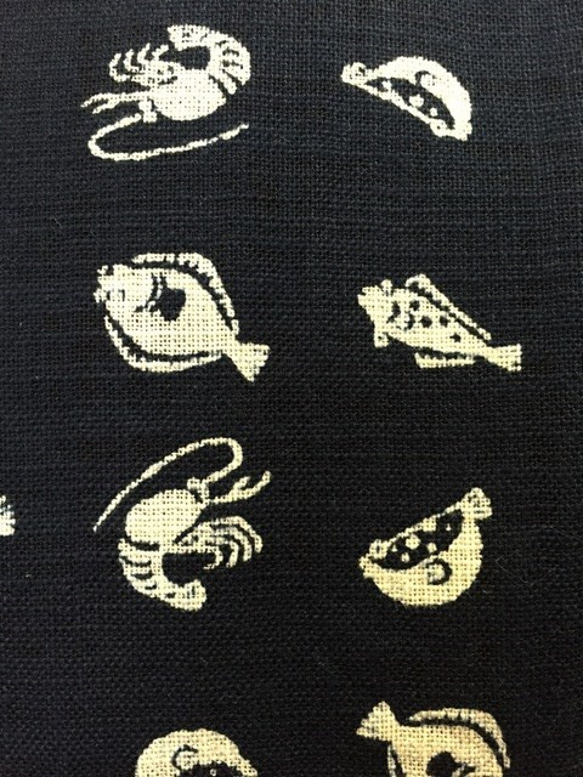 長袖和柄シャツムラ糸クロス（魚模様） 4枚目の画像