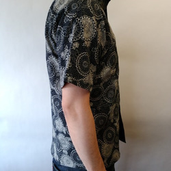 半袖和柄ムラ糸クロスシャツ（唐草菊模様） 2枚目の画像