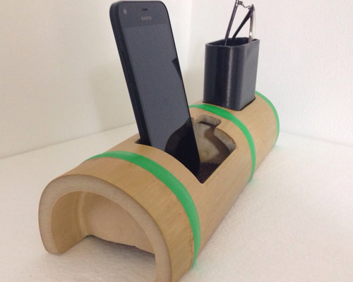 落ち着いた和のスマホスタンド。ゆらりトンボ、ペン立て付き。竹工芸、手作り。 落ち着いた和のスマホスタンド。ゆらりトンボ、ペン立て付き。竹
