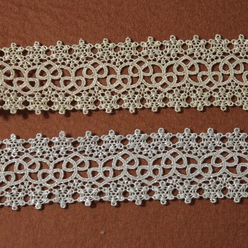 Ｎｏ．1020 イエローグリーン小花柄ケミカルレース付きチュールレース♡ ケミカルレース シルバー 幅4.6cm 両山の繊細な小花柄 1m巻 [72219