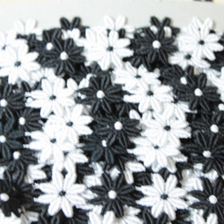 １ｍ！幅２cm小花柄ケミカルレース　オフホワイト／ブラック　　モチーフとしても850533 5枚目の画像
