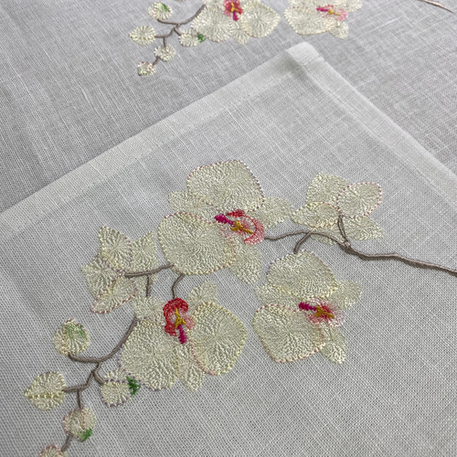 再販しました！ 胡蝶蘭 刺繍 白 ティーマットランチョンマット 2枚