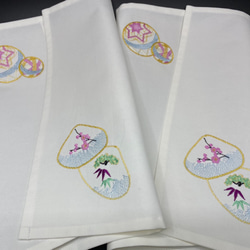 オーダー承ります】愛らしいすずらん刺繍テーブルクロス お色9