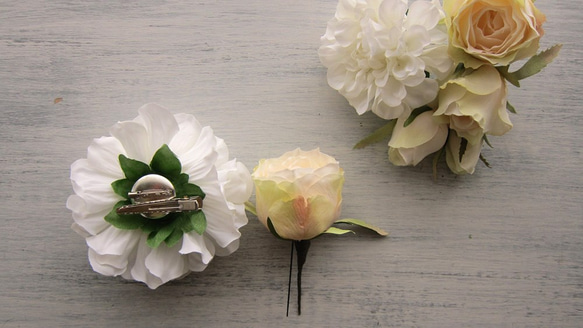 ノーブルなバラとダリア　白　ヘッドドレス　アーティフィシャルフラワー 造花 2枚目の画像