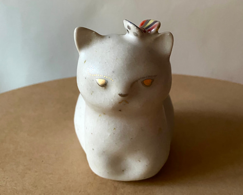 人気作家　flowersさん　一輪挿し　陶器　ネコ　置物　2体セット 猫とてふてふの二輪挿し【花器】【陶器】 一輪挿し・花瓶・花器 keron