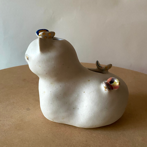 猫とてふてふの二輪挿し【花器】【陶器】 一輪挿し・花瓶・花器 keron