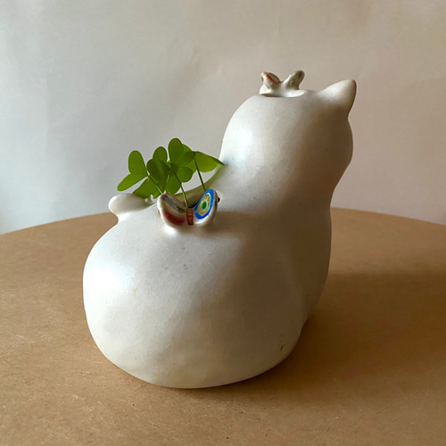 猫とてふてふの二輪挿し【花器】【陶器】 一輪挿し・花瓶・花器 keron
