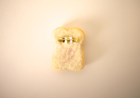 食パンのブローチ(イチゴジャム) 2枚目の画像