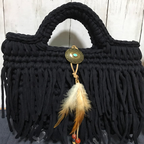 ズパゲッティ♡フェザー付きダブルフリンジバッグ♡ハンドメイド 