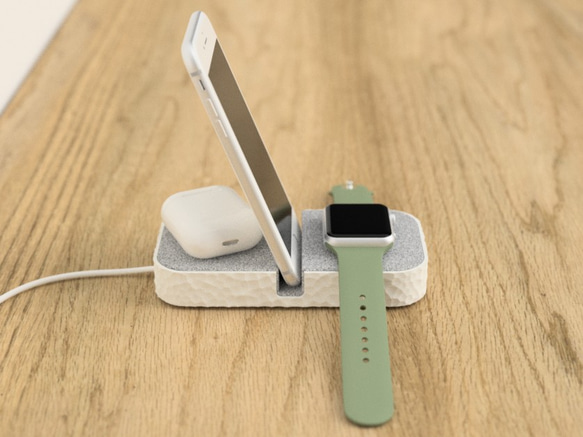 iphone和Apple Watch支架（錘眼效果） 第3張的照片