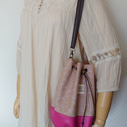 2wayショルダー巾着バッグ　ボタニカル柄×ピンク 5枚目の画像