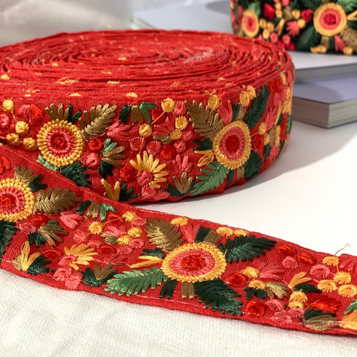 モリハナエ　リボンテープ刺しゅう 異素材切替 ジャケット 刺繍リボン テープ 花柄 ベース生地：チェリーレッド リボン