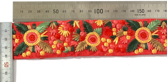 刺繍リボン テープ　花柄　ベース生地：チェリーレッド 3枚目の画像