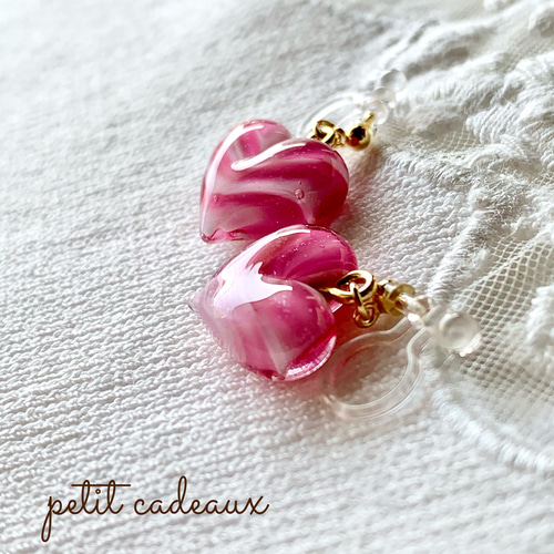 ウクライナ発ピンクハートランプワークビーズイヤリング  