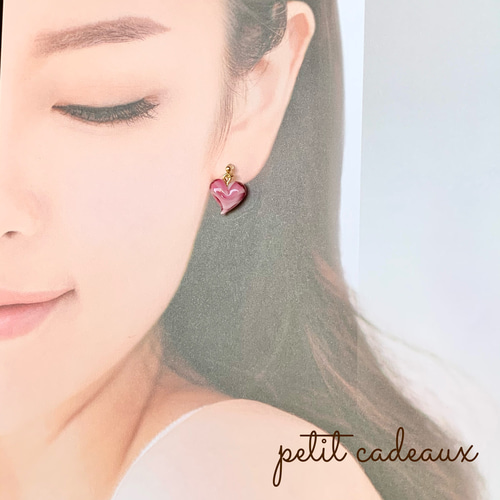 ウクライナ発ピンクハートランプワークビーズイヤリング  