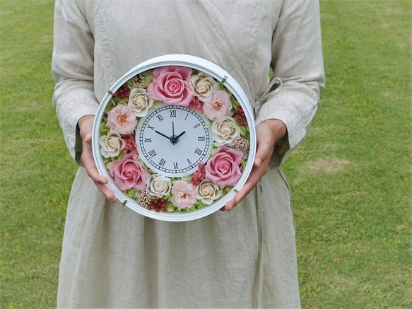 華やかピンクの花時計 2枚目の画像