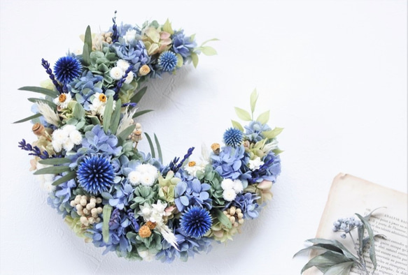 ラベンダーと紫陽花の三日月リース25㎝ プリザーブドフラワー 青