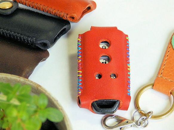 ホンダ　Nシリーズスマートキー　赤のオイルレザー　　４窓キーカバー　本革手縫い 1枚目の画像