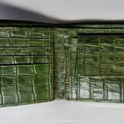 牛革二つ折り財布　クロコダイル型押し・緑 2枚目の画像
