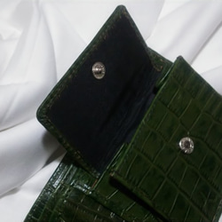牛革二つ折り財布　クロコダイル型押し・緑 3枚目の画像