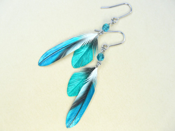 粘土の羽根飾り＿カワセミ緑＿ピアス/イヤリング＿R小 T中