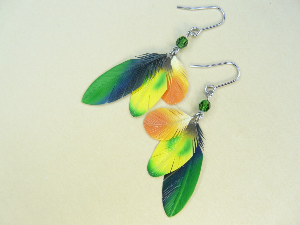 粘土の羽根飾り＿シロハラインコ＿ピアス/イヤリング＿H小 B小 中