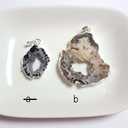バチカン付き♪スライスジオードのペンダントトップ（シルバー枠） 2枚目の画像