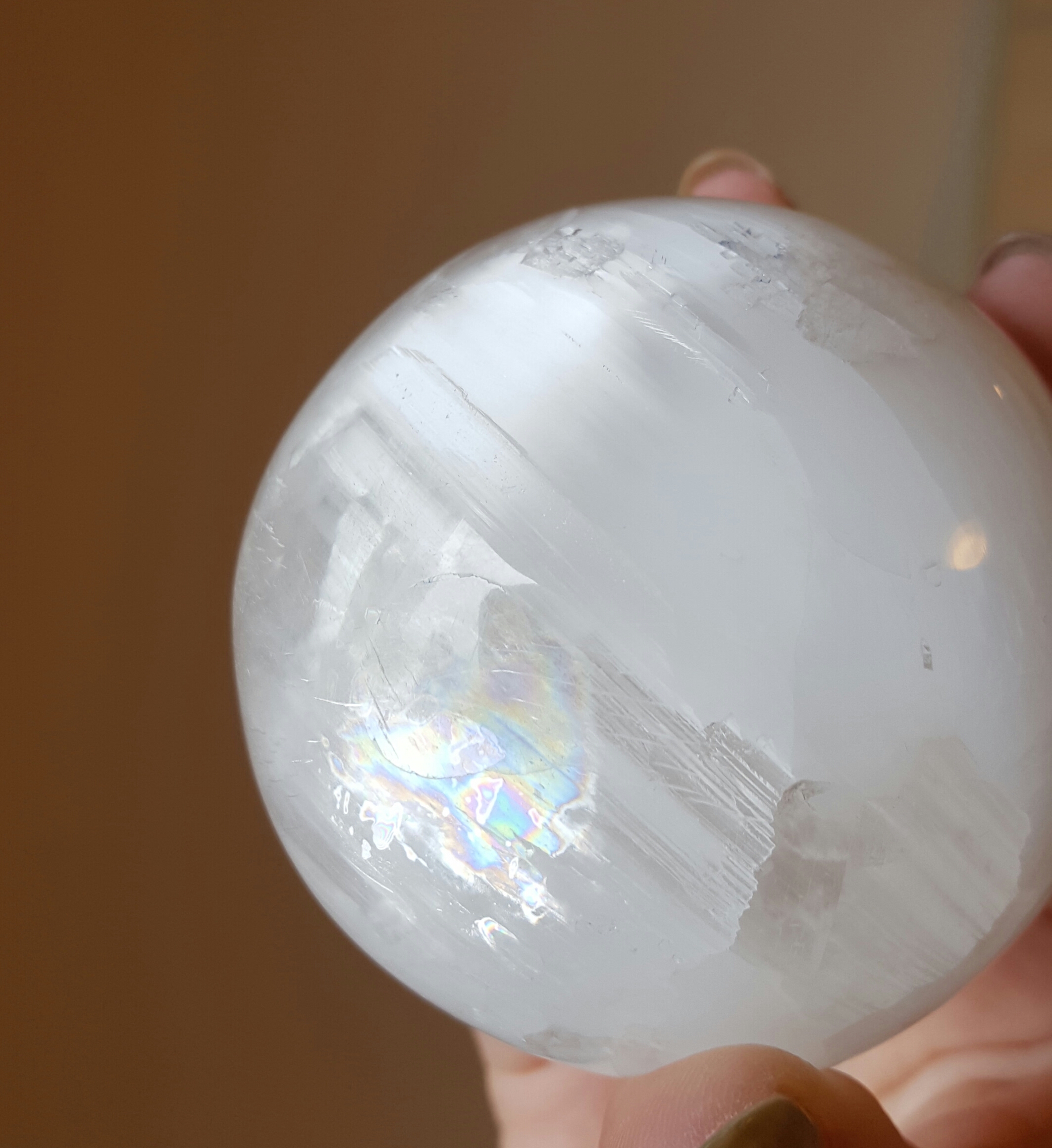 セレナイトスフィア虹あり