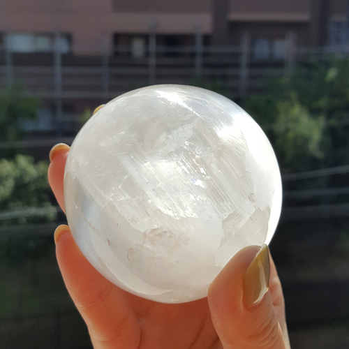 セレナイトスフィア虹あり