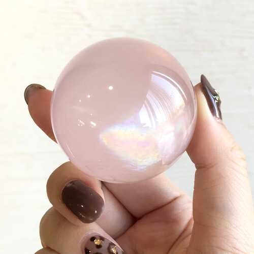 ローズクォーツ超大玉　希少な色合い他になし　ピンクと紫　キラキラ虹入り　愛と美 楽天市場】【59mm】ローズクォーツ 丸玉 Rose Quartz 紅水晶