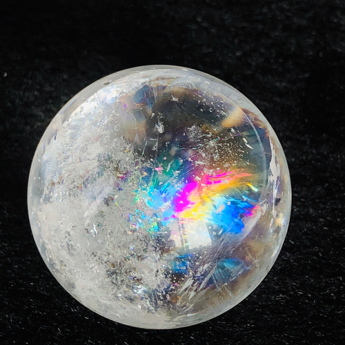 72mm！！幸せを呼ぶ♡虹入り水晶丸玉 大粒！！幸せを呼ぶ♡虹入り水晶の丸玉(72mm) | 虹色の星