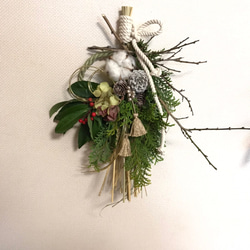 フレッシュしめ縄スワッグ ラスト1点！ ツヤツヤの実万両とヒバ しめ縄