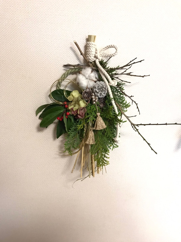 フレッシュしめ縄スワッグ ラスト1点！ ツヤツヤの実万両とヒバ しめ縄