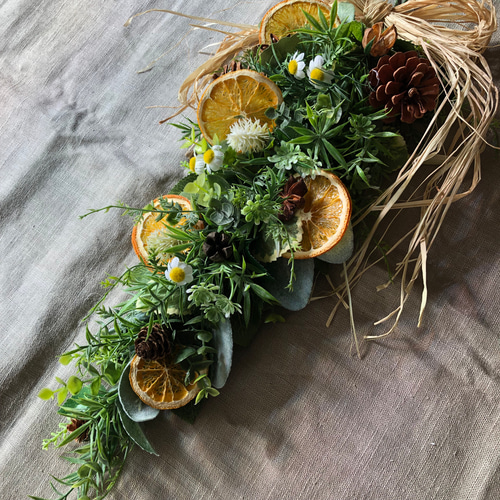 オレンジスライスとハーブグリーンの縦長ガーランド 秋冬スタイル