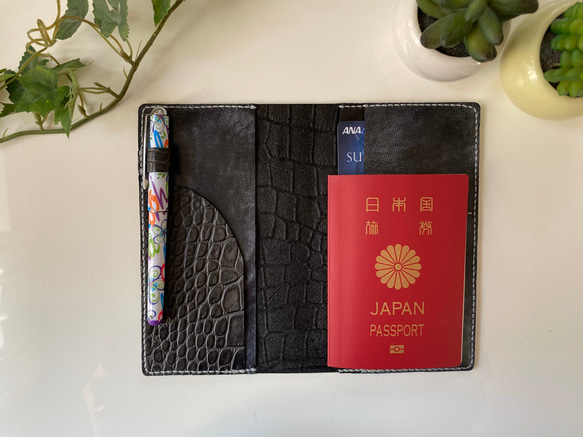 パスポートケース☆陰影ある黒×いぶし銀♫ 1枚目の画像