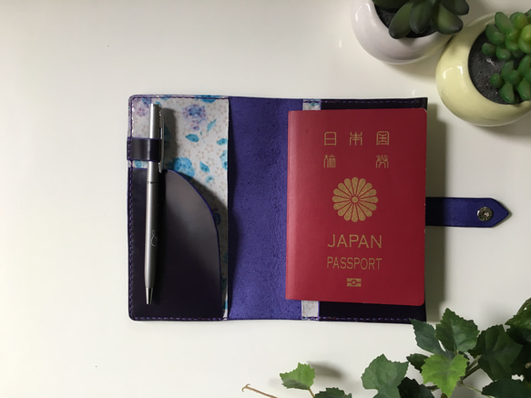 パスポートケース☆ダークパープル×薔薇柄♫ 1枚目の画像