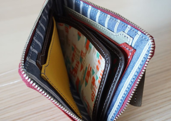 【5月末まで送料無料】裏地も　かわいい　コンパクト　ミニL財布　エンジ 4枚目の画像