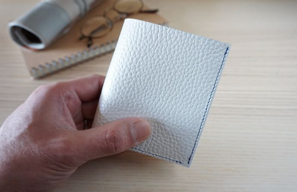 革と布地の　コンパクト財布　シロ 2枚目の画像