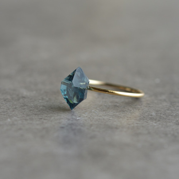 青い水晶の指輪（14kgf) 3枚目の画像