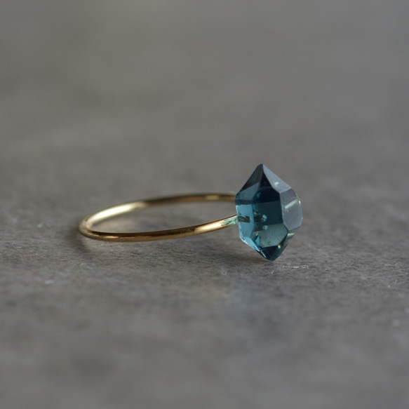 青い水晶の指輪（14kgf) 4枚目の画像