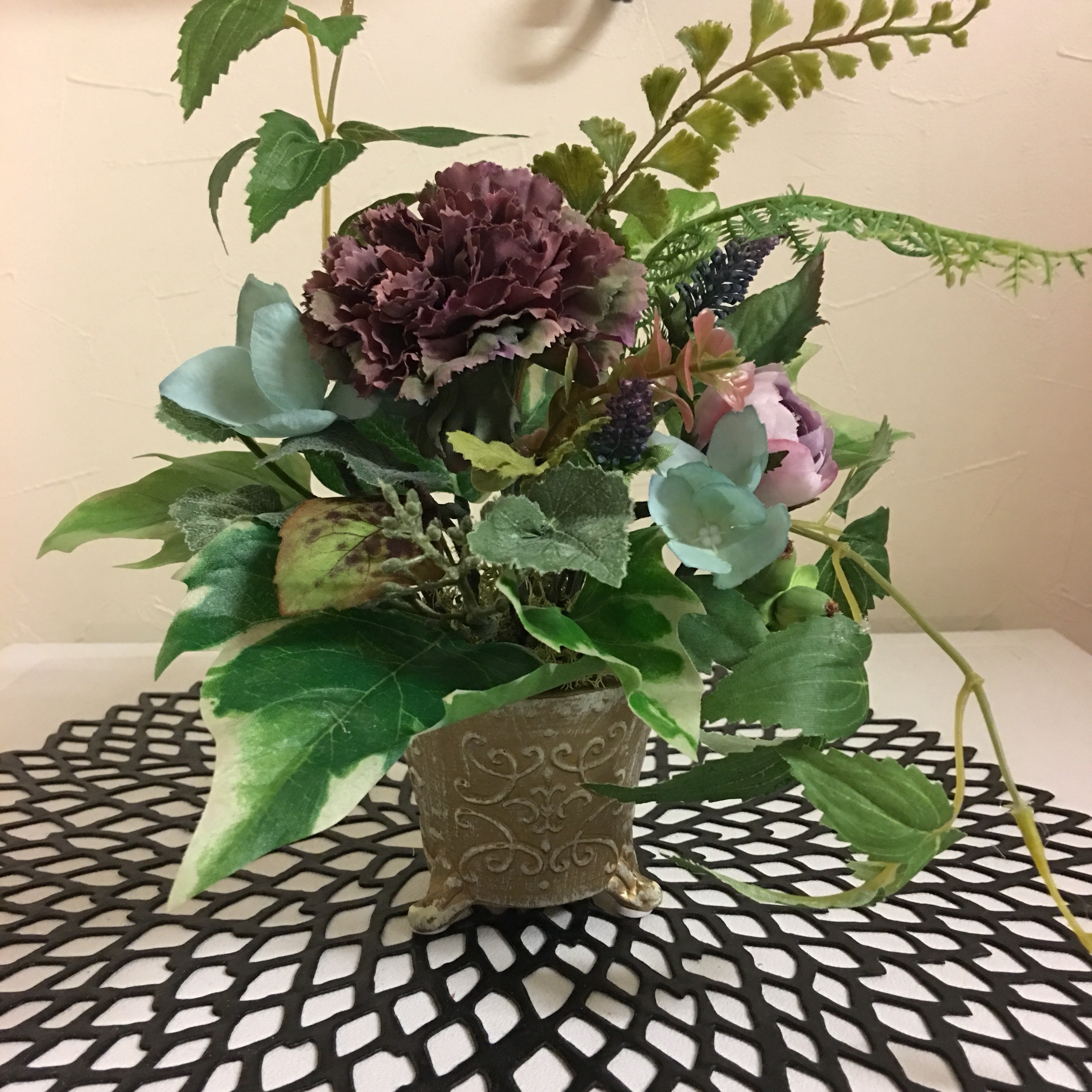 ギフトにいかが？カーネーションとパステルアジサイのアレンジ❣️