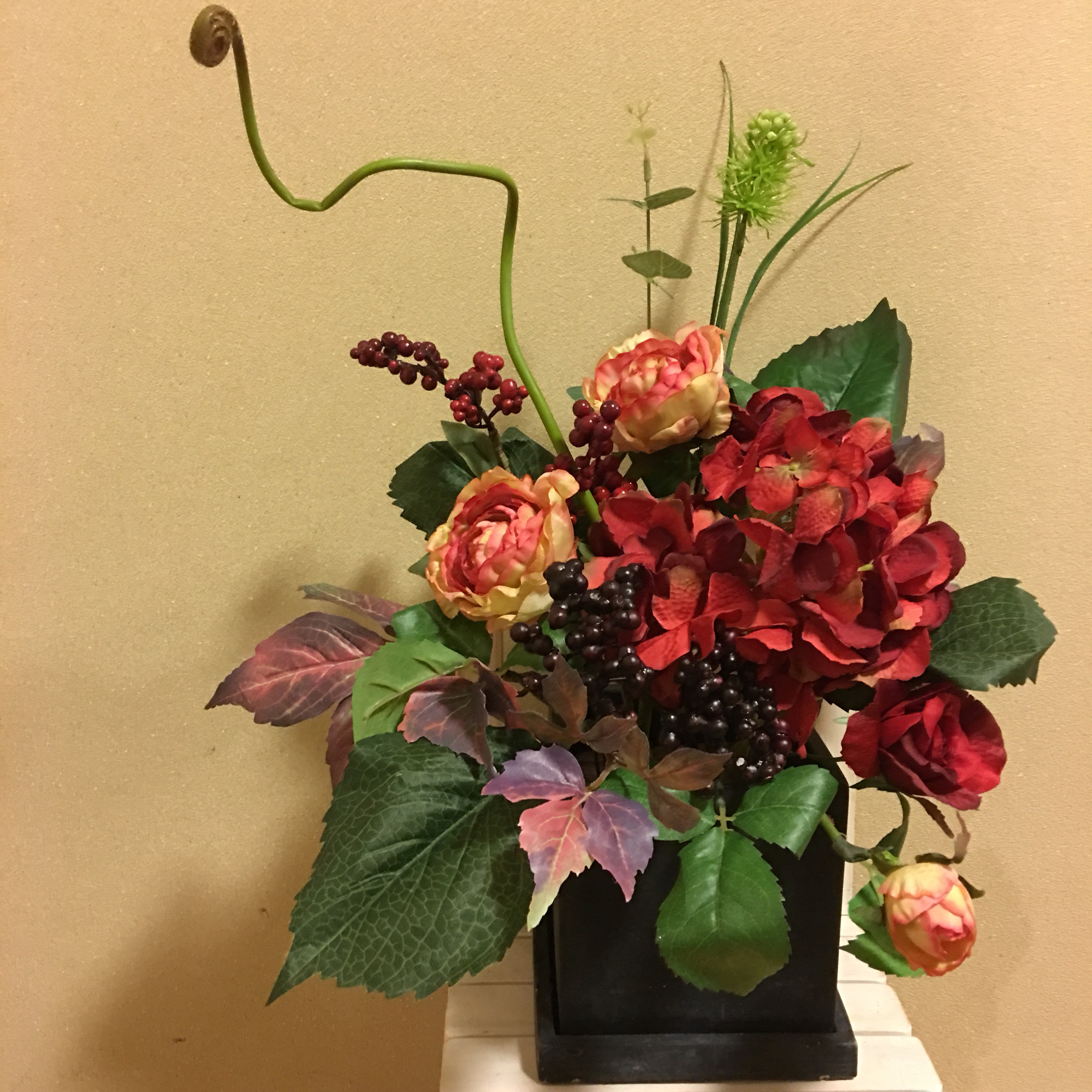 ギフトにいかが？誰にも負けないシリーズ！和風モダンアレンジ❗️紅色アジサイ編