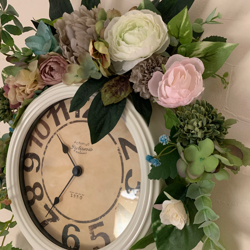 時計を飾ろうシリーズ！シックなシャクヤクと薄いパステルカラーの  