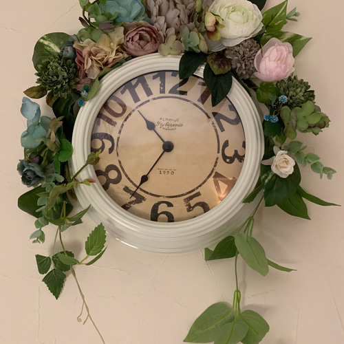 時計を飾ろうシリーズ！シックなシャクヤクと薄いパステルカラーの  