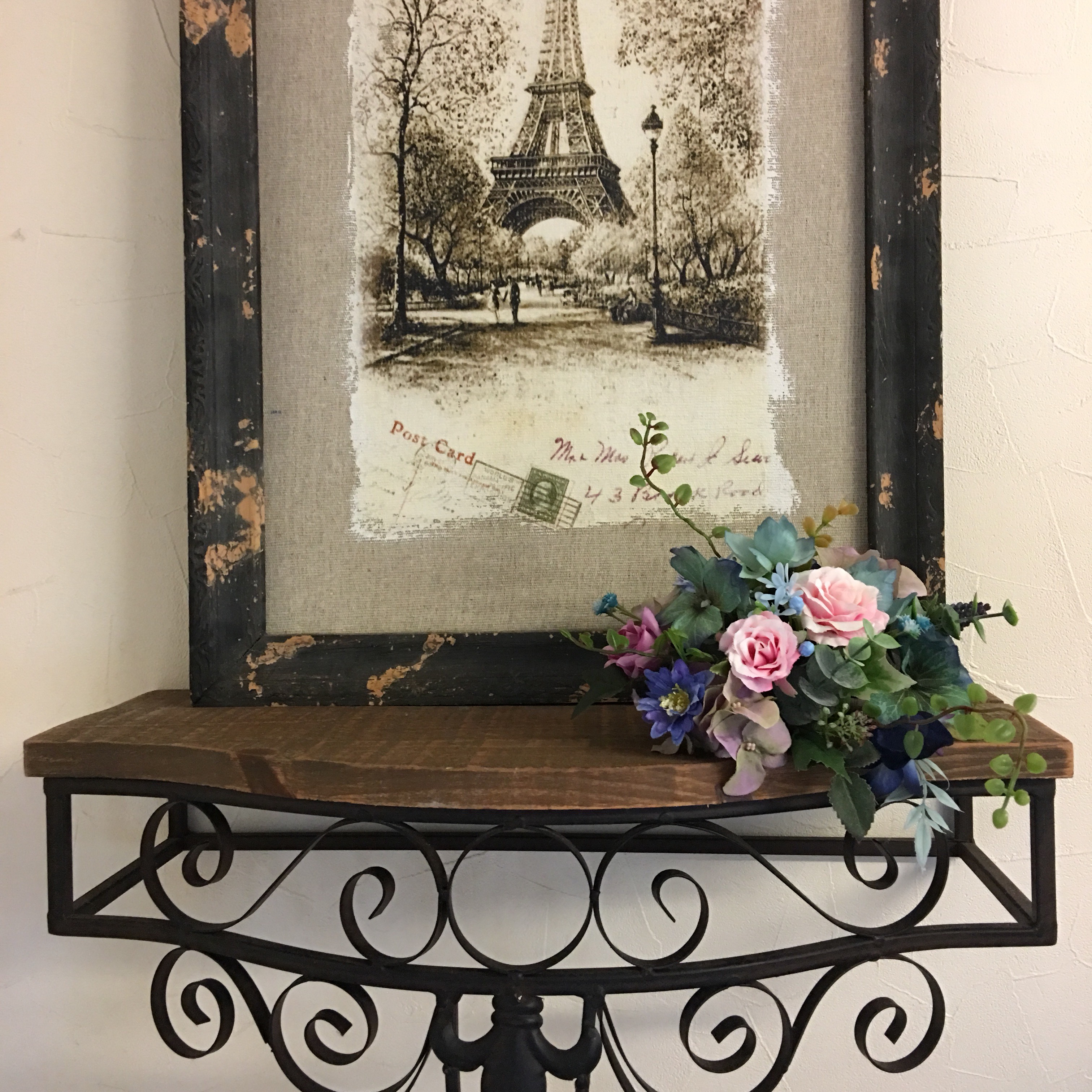 半面タイプのラウンドブーケ❣️ピンクローズとネイビーアジサイのアレンジ、ブルースターを添えて